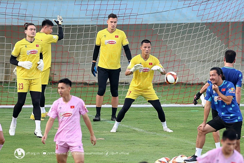 van-lam-khong-quan-trong-la-toi-filip-nguyen-hay-dinh-trieu-bat-chinh